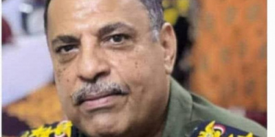 مدير أمن عدن يقدم واجب العزاء للعميد فيصل مثنى في وفاة عمه.