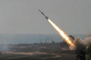 الإطاحة بـ3 أجانب في عدن بعد تدريبهم الحوثيين على توجيه الصواريخ بصنعاء