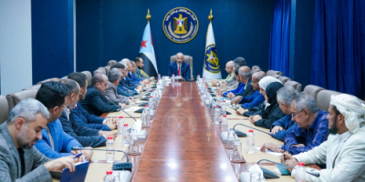 الرئيس الزُبيدي يترأس اجتماعاً موسعاً لهيئة رئاسة المجلس الانتقالي والأمانة العامة