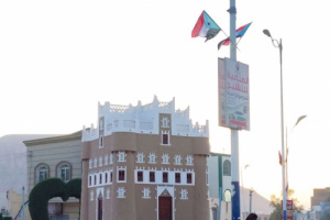 انتقالي سيئون يرفع أعلام الجنوب في شوارع سيئون استعداداً لفعالية 30 نوفمبر