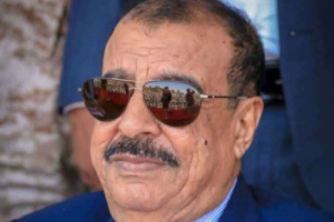 اللواء بن بريك يُعزّي في وفاة المناضل العميد محمد العمري