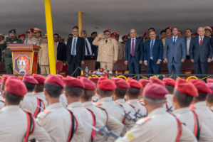 وزير الدفاع يشهد حفل تخرج الدفعة ٥٢ كلية حربية في العاصمة عدن