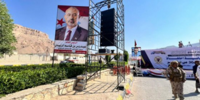 شباب الغضب يرفع صور الرئيس الزُبيدي في سيئون احتفالا بذكرى استقلال الجنوب