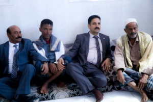 الجبواني وبن لسود يؤدون واجب العزاء لأسرة الفقيد عبدربه محرق