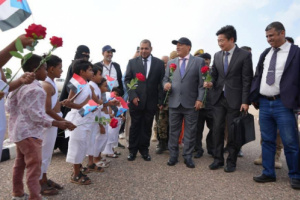 محافظ سقطرى يستقبل نائب وزير الصناعة والتجارة والقائم بأعمال السفير الصيني شاو تشنغ