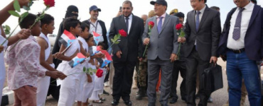 محافظ سقطرى يستقبل نائب وزير الصناعة والتجارة والقائم بأعمال السفير الصيني شاو تشنغ