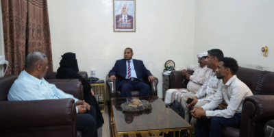 محافظ سقطرى يناقش مع وفد البنك الأهلي اليمني تعزيز مهام فرع البنك ودوره الرقابي بالمحافظة