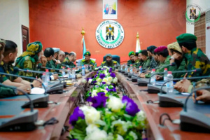 العميد الوالي يترأس اجتماعا بقيادات الحزام الأمني ويشيد بالأداء المتميز في العرض العسكري