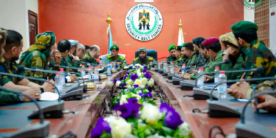 العميد الوالي يترأس اجتماعا بقيادات الحزام الأمني ويشيد بالأداء المتميز في العرض العسكري