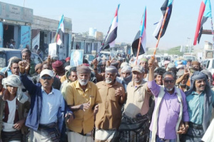أبناء المحفد بأبين ينظّمون مسيرة جماهيرية تأييداً لتفويض القوات المسلحة الجنوبية في تحرير وادي حضرموت