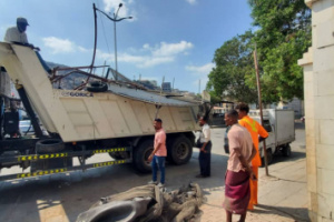 مكتب الأشغال والعوائق ينفّذ حملة تنظيف شاملة لحديقة فكتوريا بالتواهي