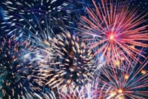 الألعاب النارية تضيء سماء المكلا احتفالاً بتحرير وادي حضرموت