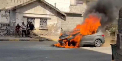 نجاة سكرتير محافظ عدن "محمد الجنيدي" من حادث احتراق سيارته المفاجئ في التواهي