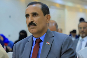 باتيس يجري اتصالًا هاتفيًا برئيس تنفيذية المهرة ويهنئه بالتطورات الأخيرة في المحافظة