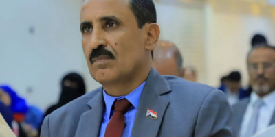 باتيس يجري اتصالًا هاتفيًا برئيس تنفيذية المهرة ويهنئه بالتطورات الأخيرة في المحافظة