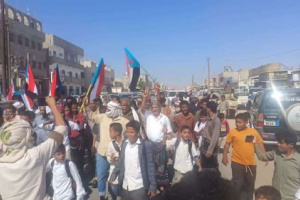 انتقالي ميفعة ينظم مسيرة جماهيرية احتفالاً بانتصارات القوات الجنوبية في عارين وحضرموت