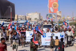 انتقالي عتق ينظم مسيرة جماهيرية احتفالًا بانتصارات القوات الجنوبية في عارين وحضرموت