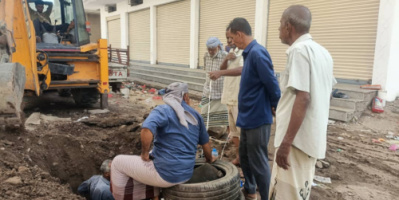 إصلاح أنبوب المياه المغذي لعدد من المناطق في مديرية المنصورة بعدن