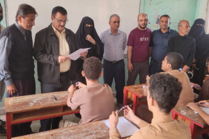 خلال تدشينه إختبارات الفصل الدراسي الأول.. مدير عام المنصورة يؤكد أهمية الإمتحانات في ترسيخ المعلومات لطلبة المدارس