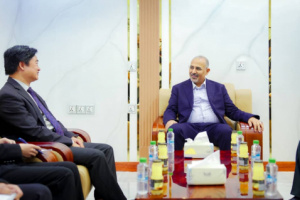 الرئيس الزُبيدي يبحث مع القائم بأعمال السفير الصيني تعزيز العلاقات الثنائية ودعم جهود التنمية
