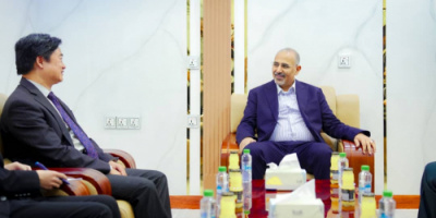 الرئيس الزُبيدي يبحث مع القائم بأعمال السفير الصيني تعزيز العلاقات الثنائية ودعم جهود التنمية