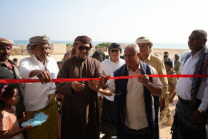 محافظ سقطرى يفتتح وحدة صحية ومدرسة أساسية في منطقة مطيف بعد إعادة تأهيلهما