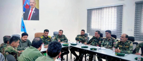 العميد الربيعي يترأس اجتماعًا بقيادات حزام العاصمة عدن ويشدّد على رفع الجاهزية واستدعاء كافة القوة