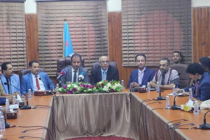 الكثيري يترأس اجتماع المكتب التنفيذي بوادي حضرموت وسيئون ترفع الراية الجنوبية