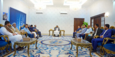 المحرّمي يلتقي قيادات من أبناء المهرة ويؤكد دعم جهود الاستقرار والتنمية بالمحافظة