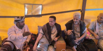 فريق التوجيه  الرئاسي وانتقالي لحج يؤدون واجب العزاء لأسرة الشهيد عبد الوكيل الحوشبي