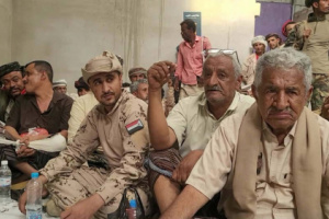 قائد قوات الحزام الأمني بالمنطقة الوسطى أبو عرب يشارك في اعتصام لودر