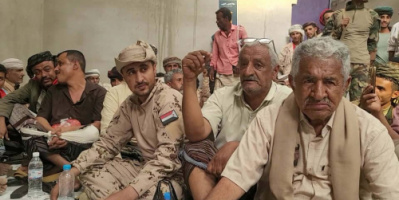 قائد قوات الحزام الأمني بالمنطقة الوسطى أبو عرب يشارك في اعتصام لودر