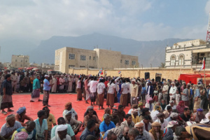 سقطرى.. توافد جماهيري واسع إلى ساحة الاعتصام بـ حديبو للمطالبة بإعلان الاستقلال الثاني