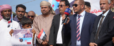 محافظ سقطرى يشهد اعتصامًا جماهيريًا مفتوحًا بحديبو للمطالبة بإعلان دولة الجنوب العربي