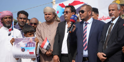 محافظ سقطرى يشهد اعتصامًا جماهيريًا مفتوحًا بحديبو للمطالبة بإعلان دولة الجنوب العربي