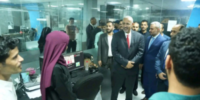 الرئيس الزُبيدي يتفقد سير العمل بقطاع الإذاعة والتلفزيون الجنوبي
