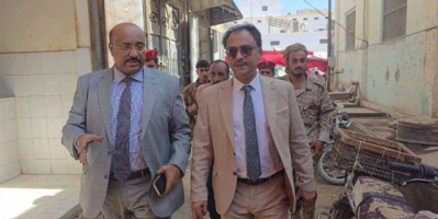 باعوم يتفقد السوق العام بسيئون ويشدد على اهمية تعزيز الاستقرار المعيشي في وادي حضرموت