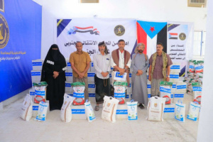 انتقالي وادي وصحراء حضرموت يدشّن توزيع السلال الغذائية للأسر الأشد احتياجًا