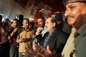 فريق التوجيه والرقابة الرئاسي يتفقد مخيم الاعتصام المفتوح في العاصمة عدن