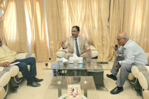 باعوم يبحث مع مدير ضرائب وادي حضرموت إعادة ترتيب النظام الضريبي ووقف الهدر
