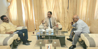 باعوم يبحث مع مدير ضرائب وادي حضرموت إعادة ترتيب النظام الضريبي ووقف الهدر