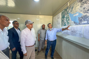 وكيل وزارة الزراعة والري يطّلع على مستوى الإنجاز في مشروع سد حسّان الإستراتيجي بأبين