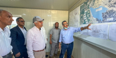 وكيل وزارة الزراعة والري يطّلع على مستوى الإنجاز في مشروع سد حسّان الإستراتيجي بأبين