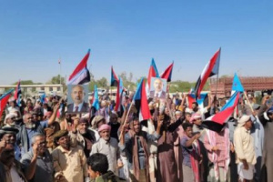 أبناء المناطق الغربية بوادي حضرموت يتظاهرون دعماً للقوات الجنوبية