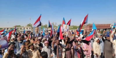 أبناء المناطق الغربية بوادي حضرموت يتظاهرون دعماً للقوات الجنوبية