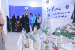 مقدمة من الرئيس الزُبيدي .. انتقالي سيئون يدشّن توزيع السلال الغذائية للأسر الأشد احتياجًا