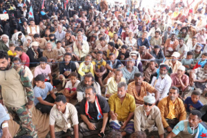 أبناء أبين يواصلون اعتصامهم المفتوح لليوم الثالث مطالبين بإعلان دولة الجنوب العربي