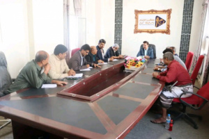 فريق التوجيه يلتقي قيادة الغرفة التجارية ومكتب الصناعة والتجارة في أبين