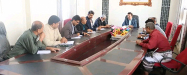 فريق التوجيه يلتقي قيادة الغرفة التجارية ومكتب الصناعة والتجارة في أبين