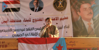 توافد قيادات المجلس الانتقالي والسلطة المحلية بزنجبار وخنفر إلى مخيم الاعتصام 